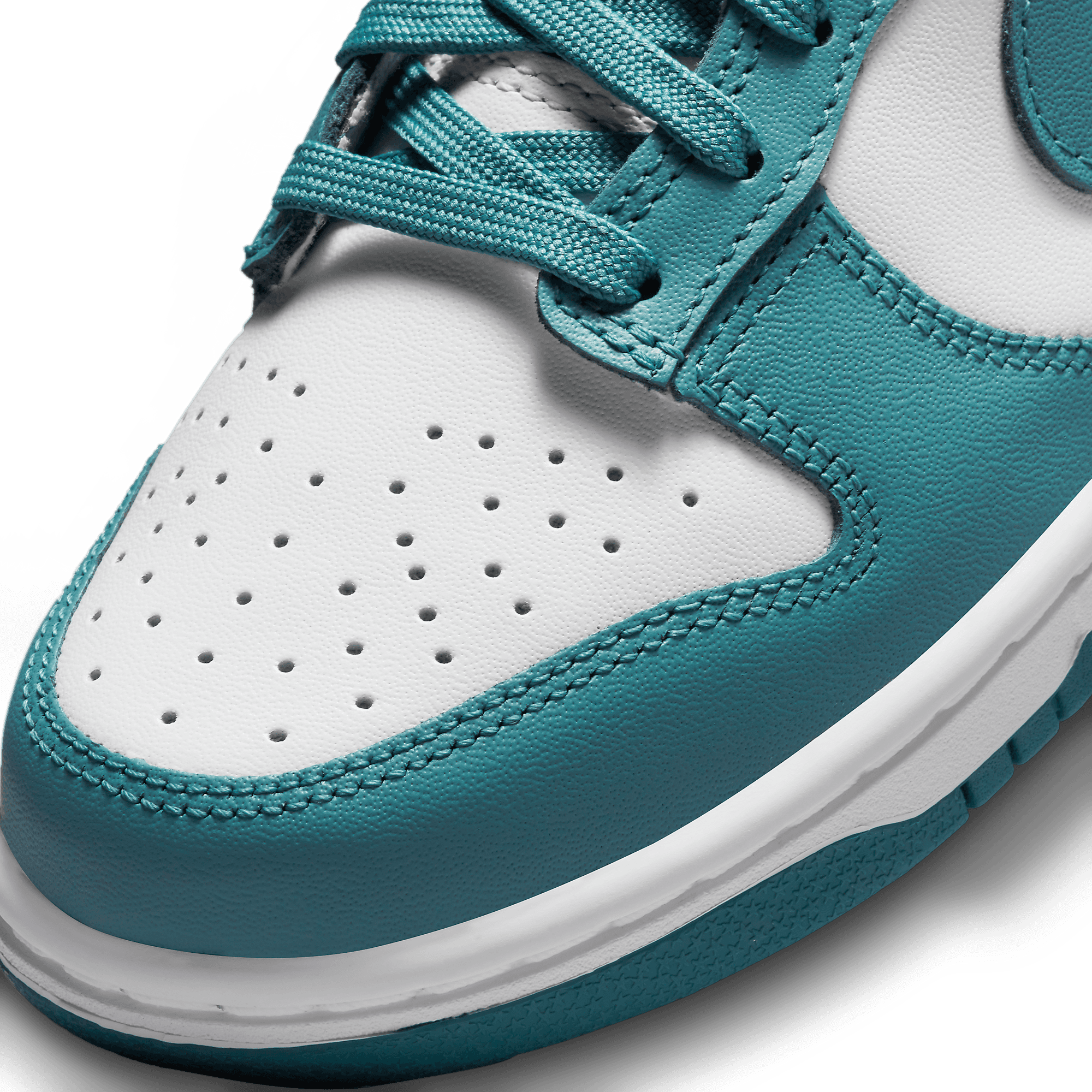 W shops Dunk Low Noise aqua