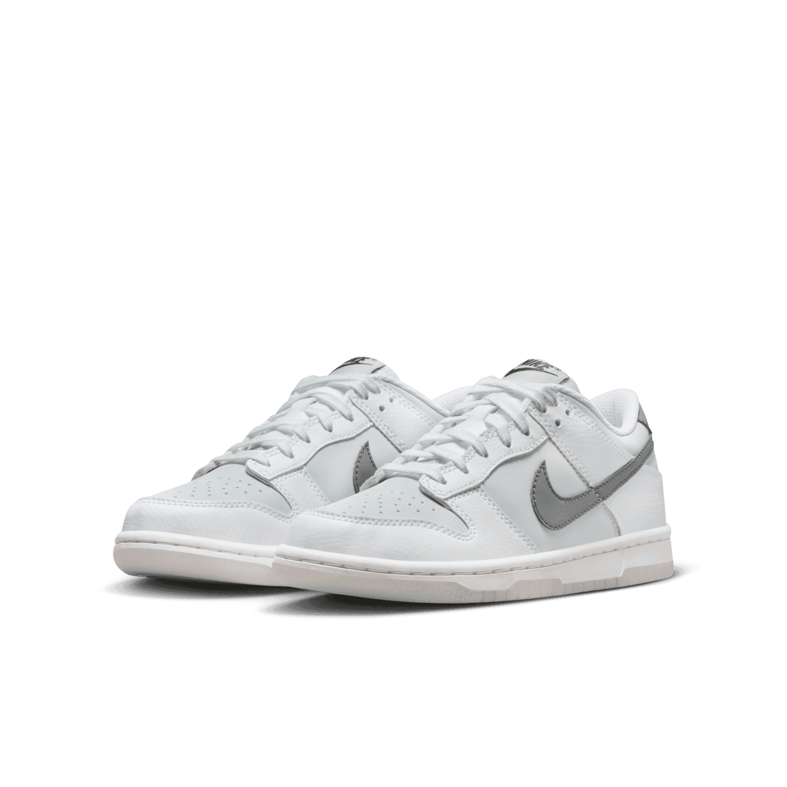 Nike Dunk Low グレー/ホワイト The Kids Exclusive Nike Dunk Low Football Grey Pure Platinum