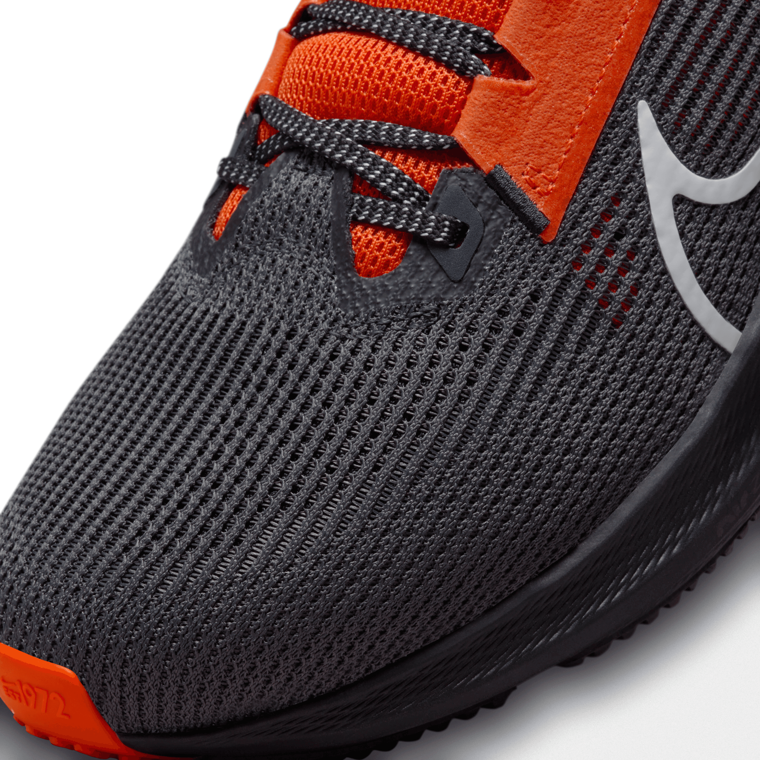 Nike Air Zoom Pegasus 40 Cincinnati Bengals Running Shoes Mens 9 Unisex Nike Black Cincinnati Bengals Zoom Pegasus 39 Running  main image 2