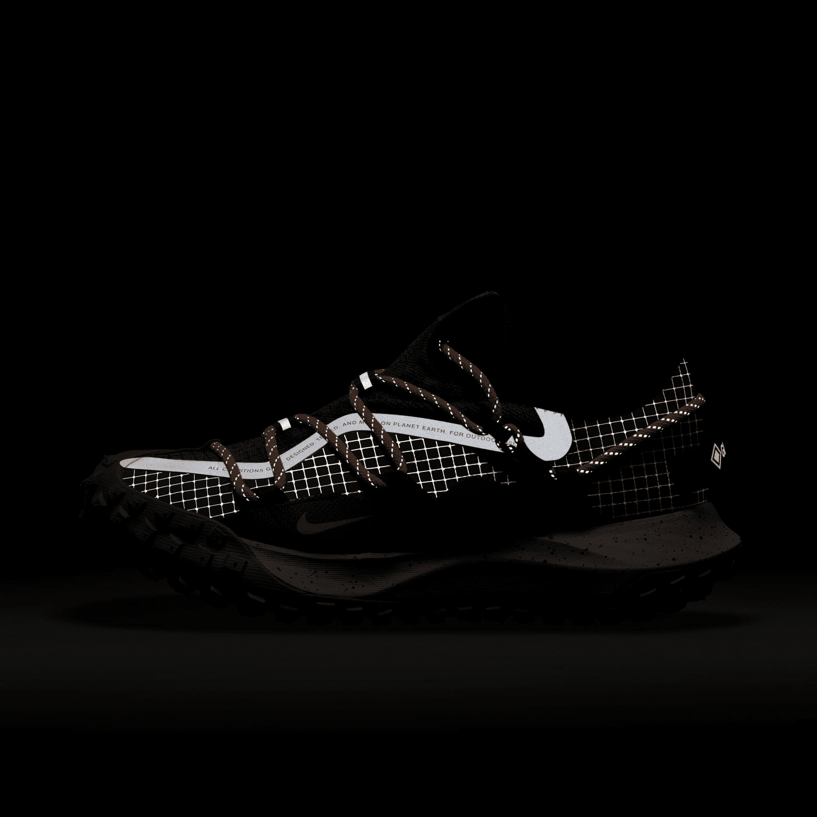 Nike ACG Mountain Fly Low GORE-TEX SE Hazel Rush Black DD2861-200 Mens Sneaker Sneaker Politics main image 2