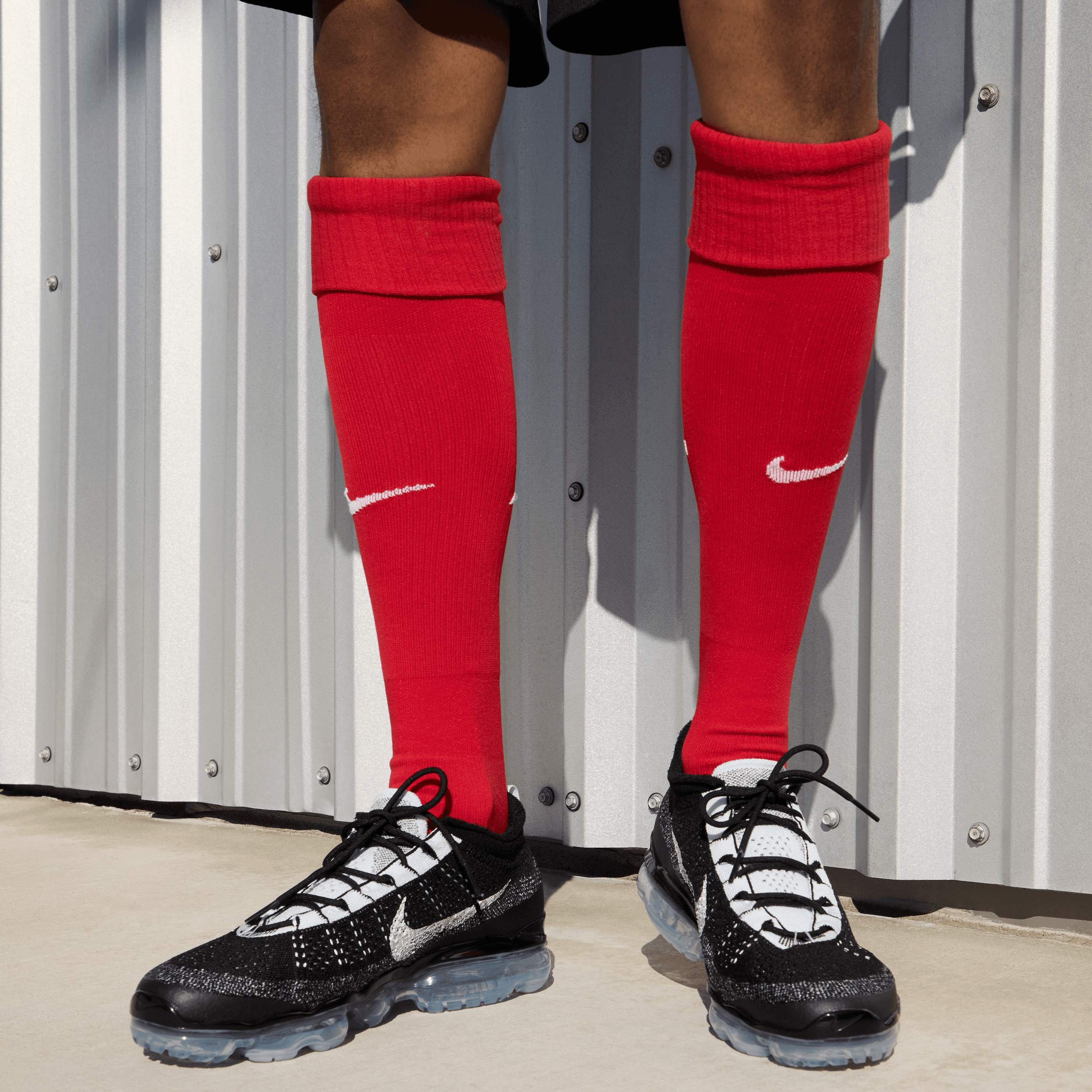 black and red vapormax flyknit
