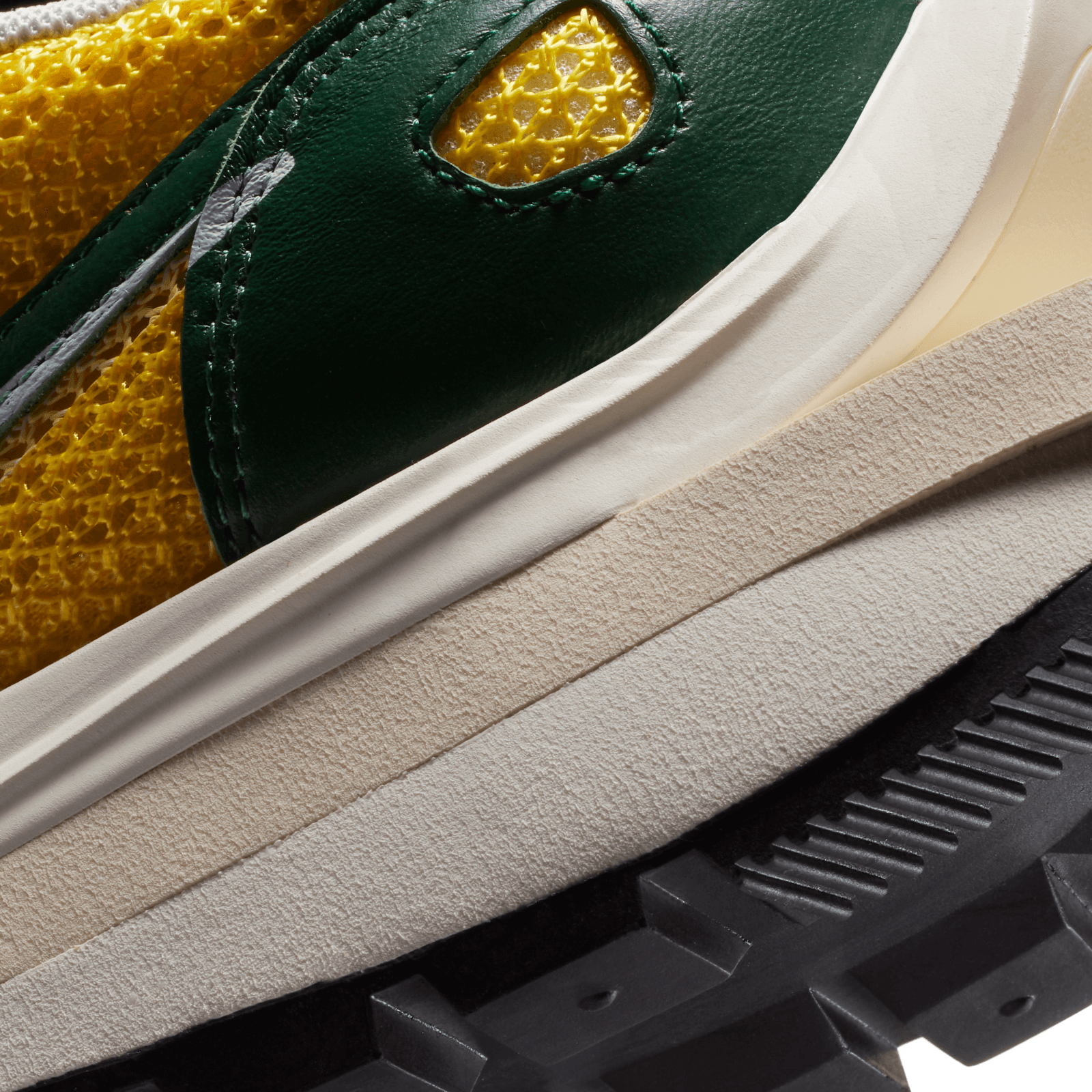 Nike Vaporwaffle sacai Tour Yellow Stadium Green - CV1363-700