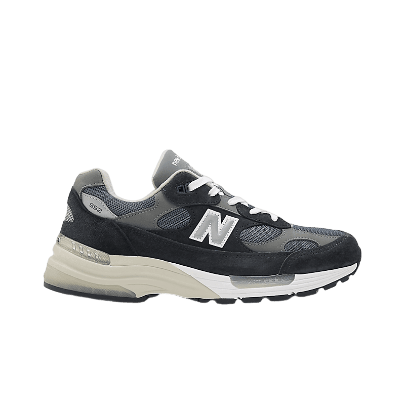 ニューバランス　992（2025）ネイビー 夏に向けての #newin 珍しくスニーカー。NewBalance992の