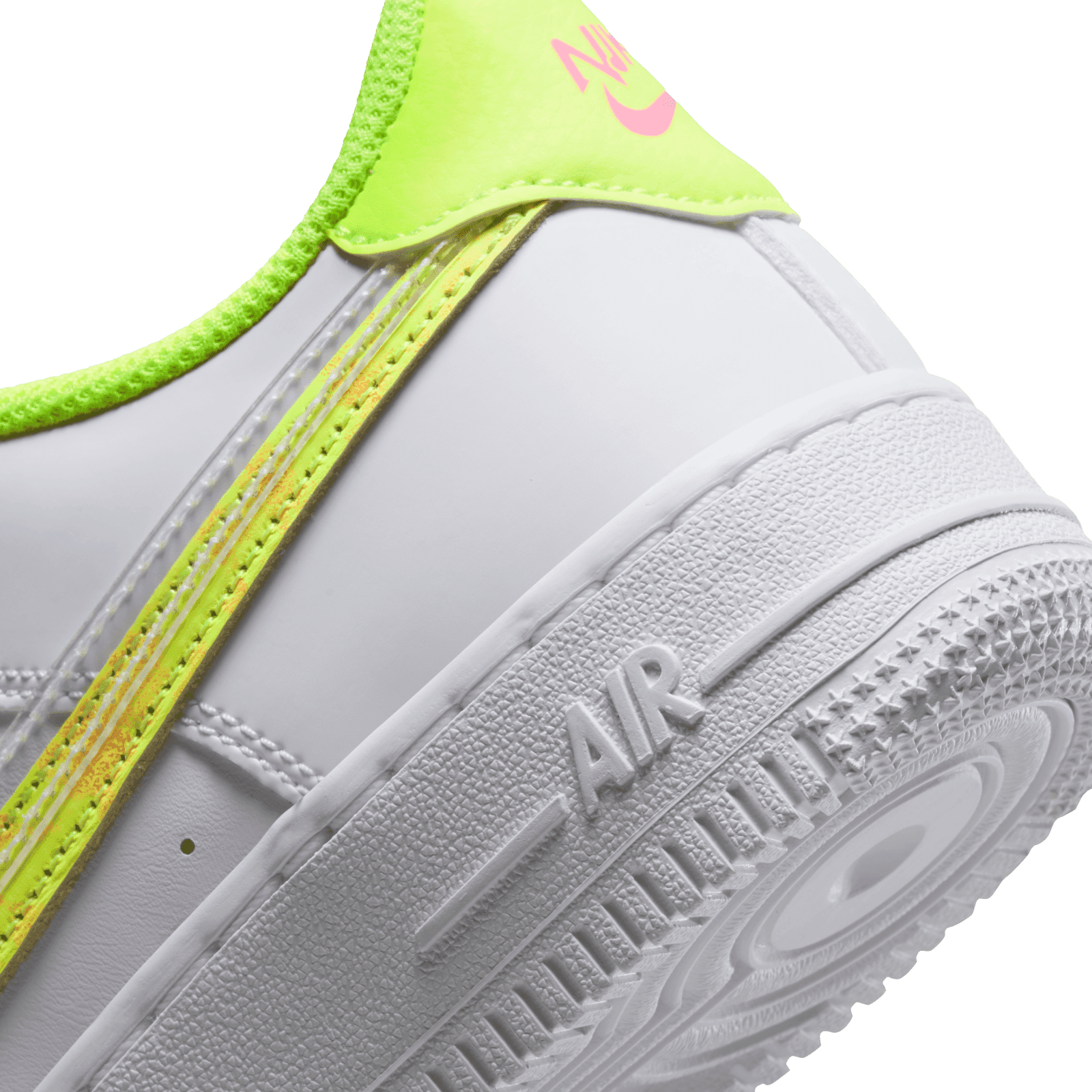 tenis nike air force 1 07 lv8 volt swoosh