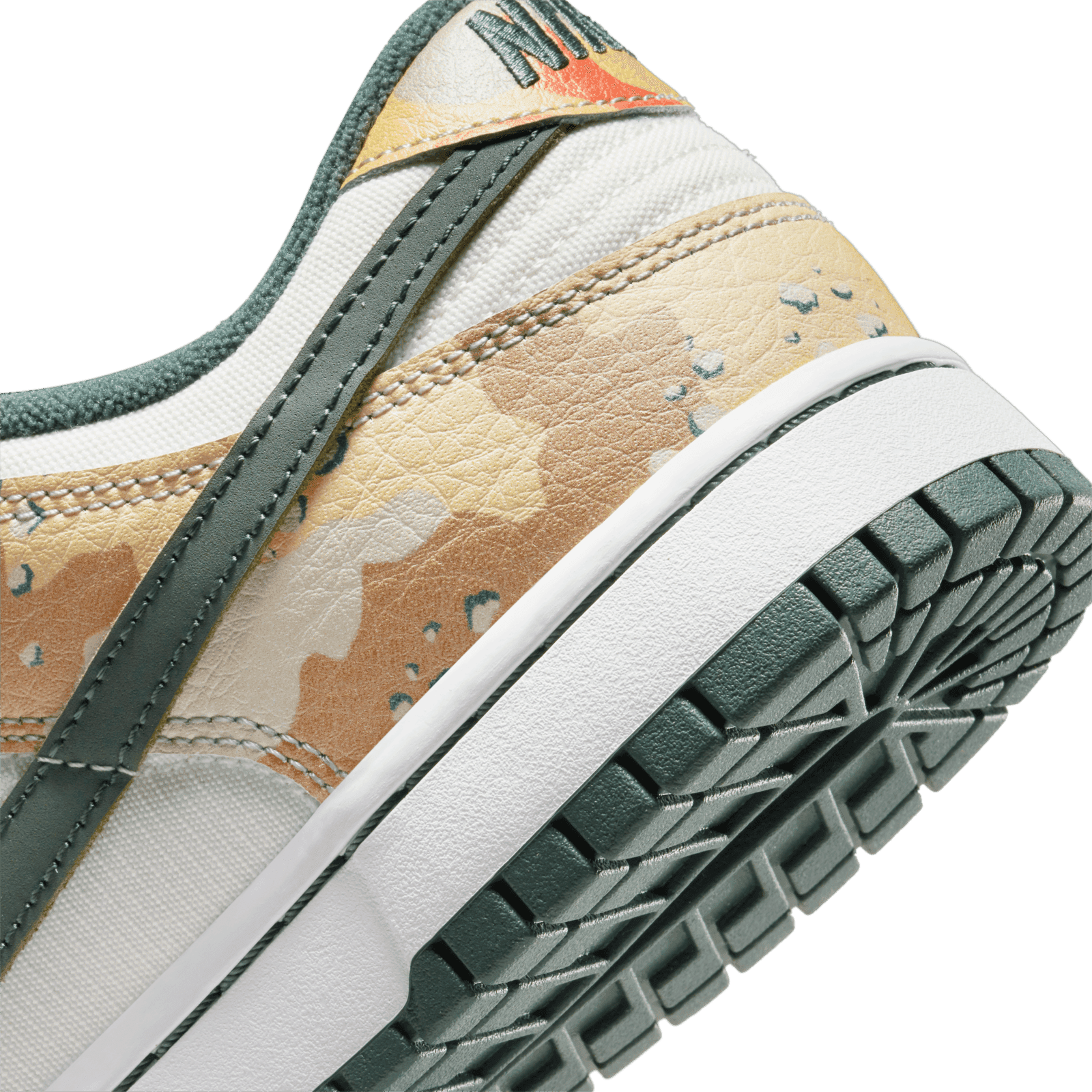 DH0957-100 : que vaut la Nike Dunk Low SE Sail Multi-Camo Vintage Green