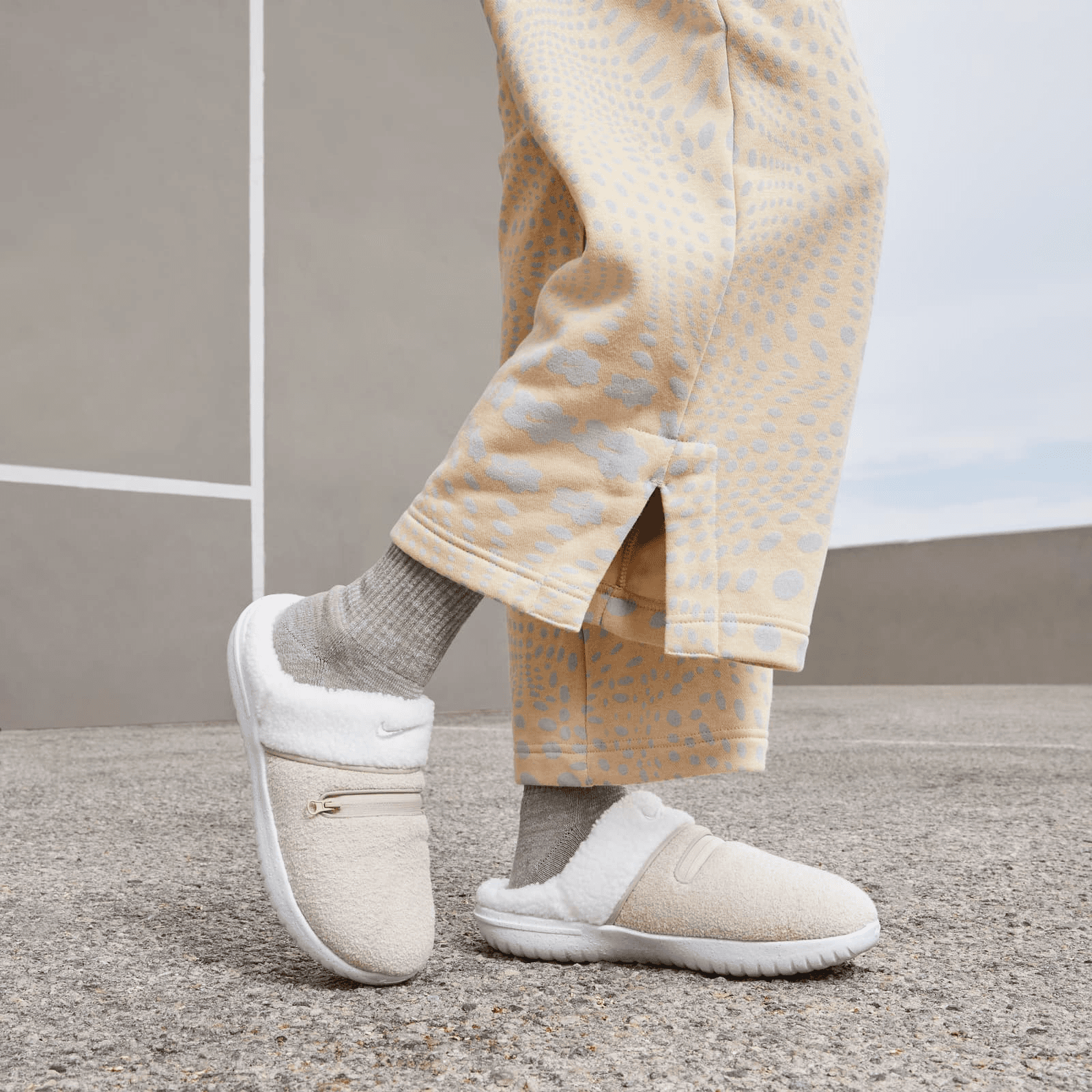 スニーカー Nike Burrow SE Women's Slippers FZ7939-002 セール】ナイキ バロウ SE ウィメンズスリッパ / Nike Burrow SE