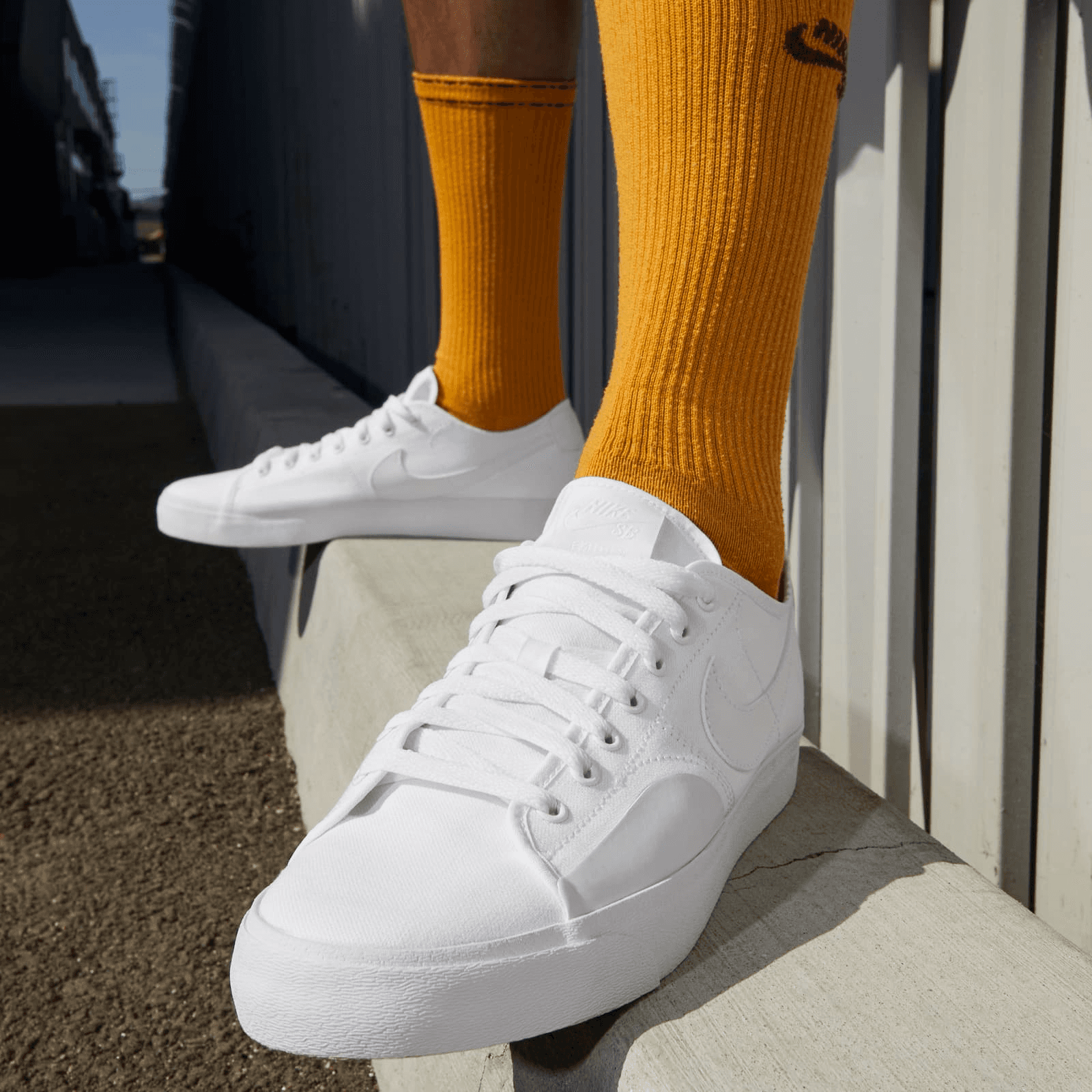 nike sb blzr court on feet