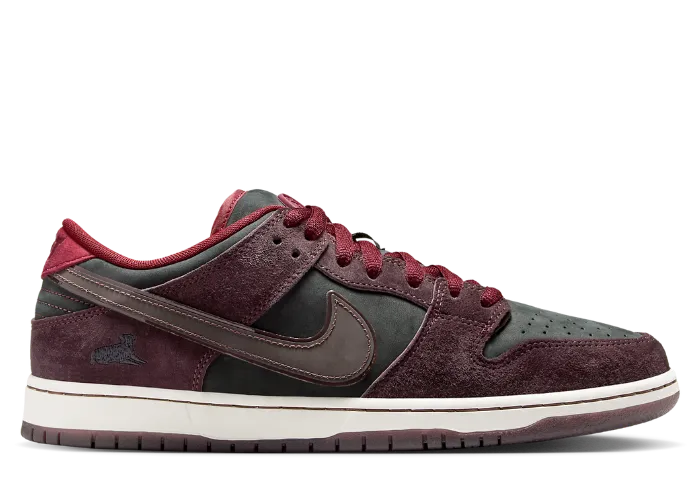 Nike SB Dunk Low Riot Skateshop